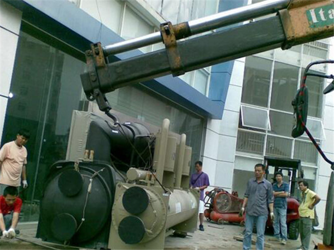 李沧区随车吊和汽车吊的核心区别是什么？哪种更省钱？