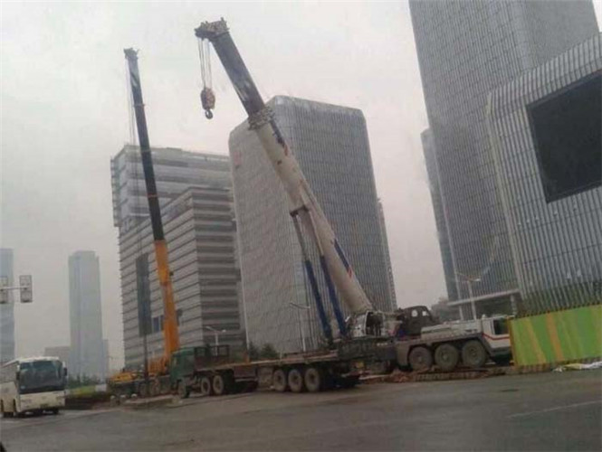 李沧区“自动找平”—— 吊车的 “平地神器” 技术